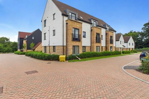 2 bedroom flat for sale - Blackberry Drive, Lindfield, RH16