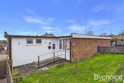2 bedroom bungalow for sale - Chelsworth Avenue, Great Cornard, Suffolk