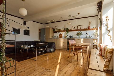 1 bedroom flat for sale, Bishops Close, London E17