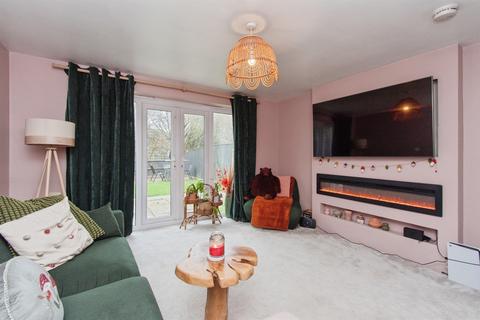 3 bedroom semi-detached house for sale, Blenheim Way, CASTLEFORD
