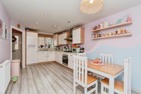 3 bedroom semi-detached house for sale, Blenheim Way, CASTLEFORD