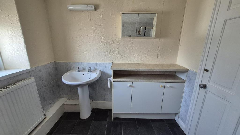 150 P Bathroom 3.jpeg