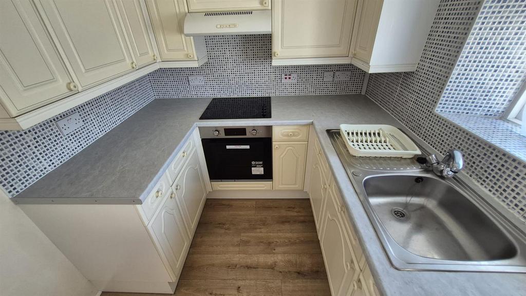 150 P Kitchen 2.jpeg