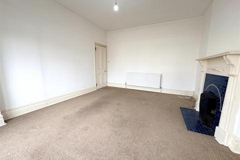 3 bedroom flat to rent, Meteor Road, Westcliff-On-Sea