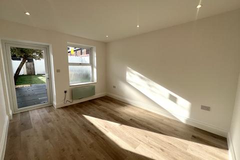 3 bedroom apartment to rent, Dorchester Road, WEYMOUTH