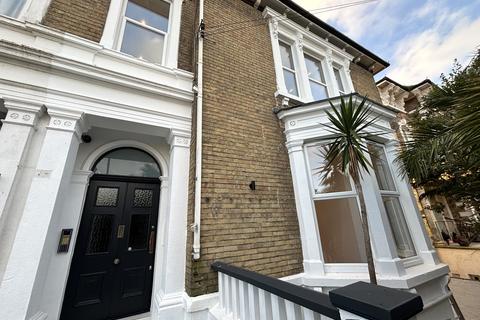 3 bedroom apartment to rent, Dorchester Road, WEYMOUTH