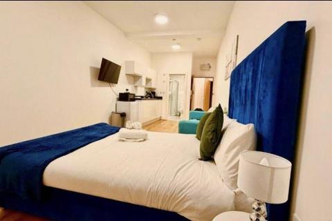 Studio to rent, Golders Green Road