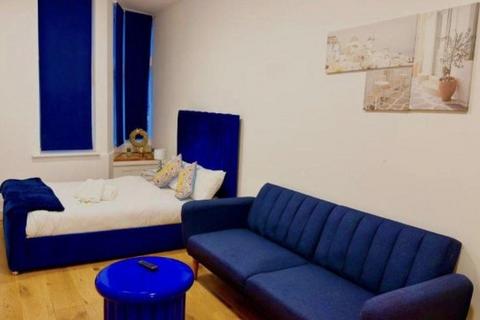 Studio to rent, Golders Green Road