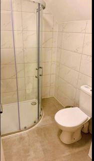 Studio to rent, Golders Green Road
