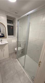Studio to rent, Golders Green Road