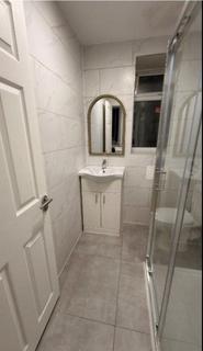 Studio to rent, Golders Green Road