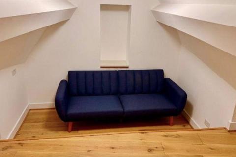 Studio to rent, Golders Green Road