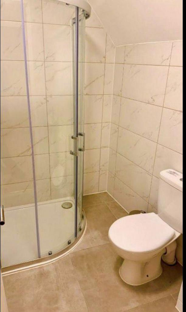 Golders-green-road-nw11-8dy-1050871
