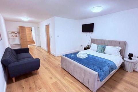 undefined, Golders Green Road