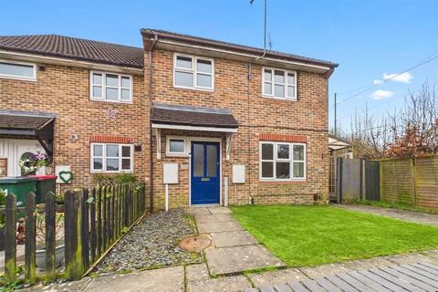 3 bedroom end of terrace house for sale - Meridian Close, Bewbush, Crawley, West Sussex, RH11