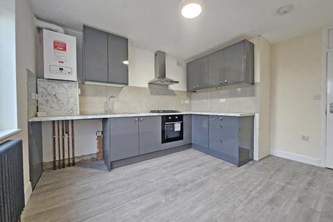 2 bedroom maisonette to rent, Queens Road, Buckhurst Hill, IG9