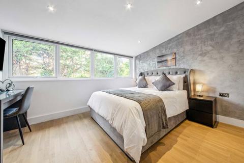 undefined, Duke Road, London W4