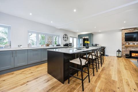 4 bedroom detached house for sale, Ampthill Road, Silsoe, Bedford, Bedfordshire, MK45