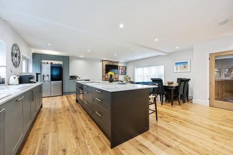 4 bedroom detached house for sale, Ampthill Road, Silsoe, Bedford, Bedfordshire, MK45