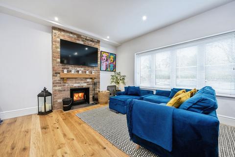 4 bedroom detached house for sale, Ampthill Road, Silsoe, Bedford, Bedfordshire, MK45