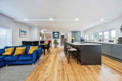 4 bedroom detached house for sale, Ampthill Road, Silsoe, Bedford, Bedfordshire, MK45