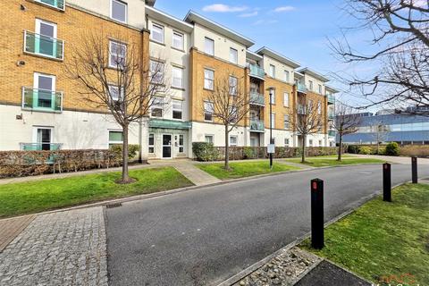 2 bedroom flat to rent, Highbury Drive, Leatherhead KT22