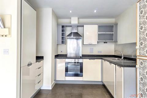 2 bedroom flat to rent, Highbury Drive, Leatherhead KT22