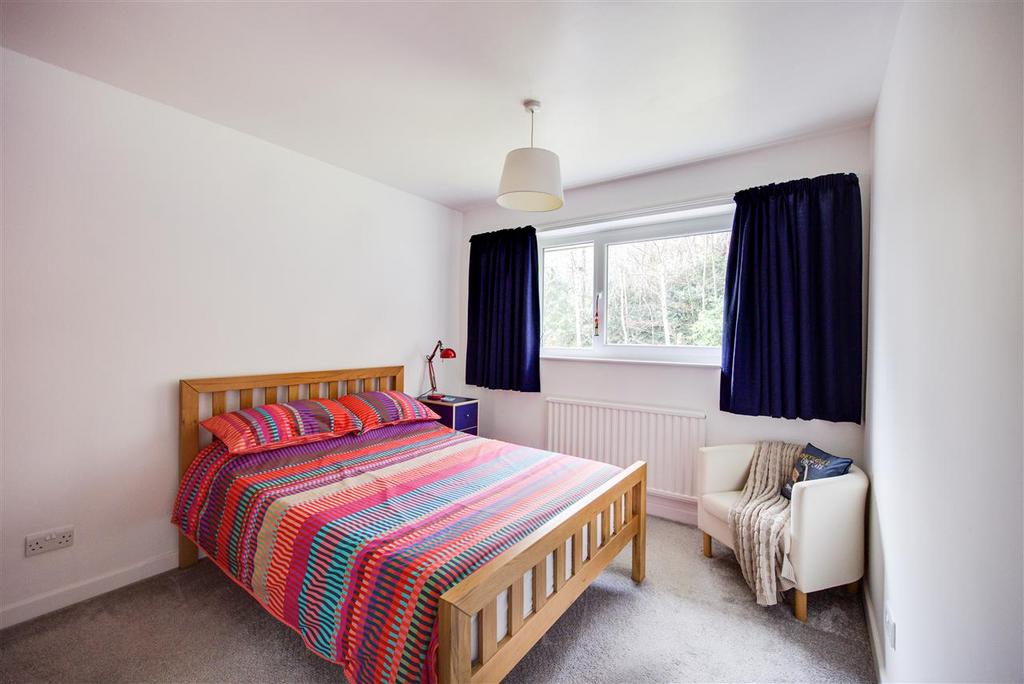 Bedroom 2 (2)