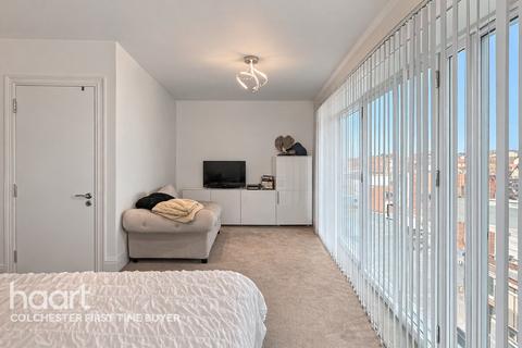 3 bedroom flat for sale, The Shipyard, Colchester