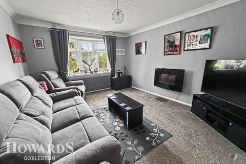 3 bedroom terraced house for sale, Kingfisher Close, Bradwell