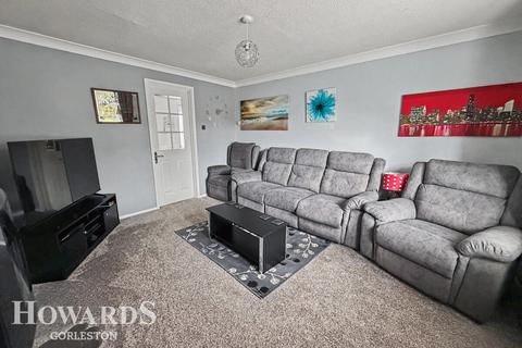 3 bedroom terraced house for sale, Kingfisher Close, Bradwell