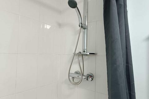 2 bedroom flat to rent, Canalside, Radcliffe, Manchester, M26 3BS