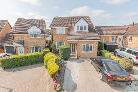 4 bedroom detached house for sale, Carnoustie Grove, Bingley, West Yorkshire, BD16