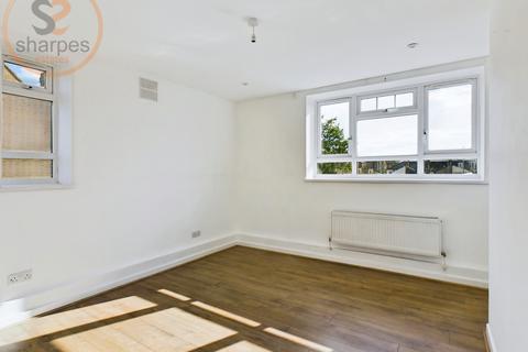 4 bedroom apartment to rent, Brookes Court, London