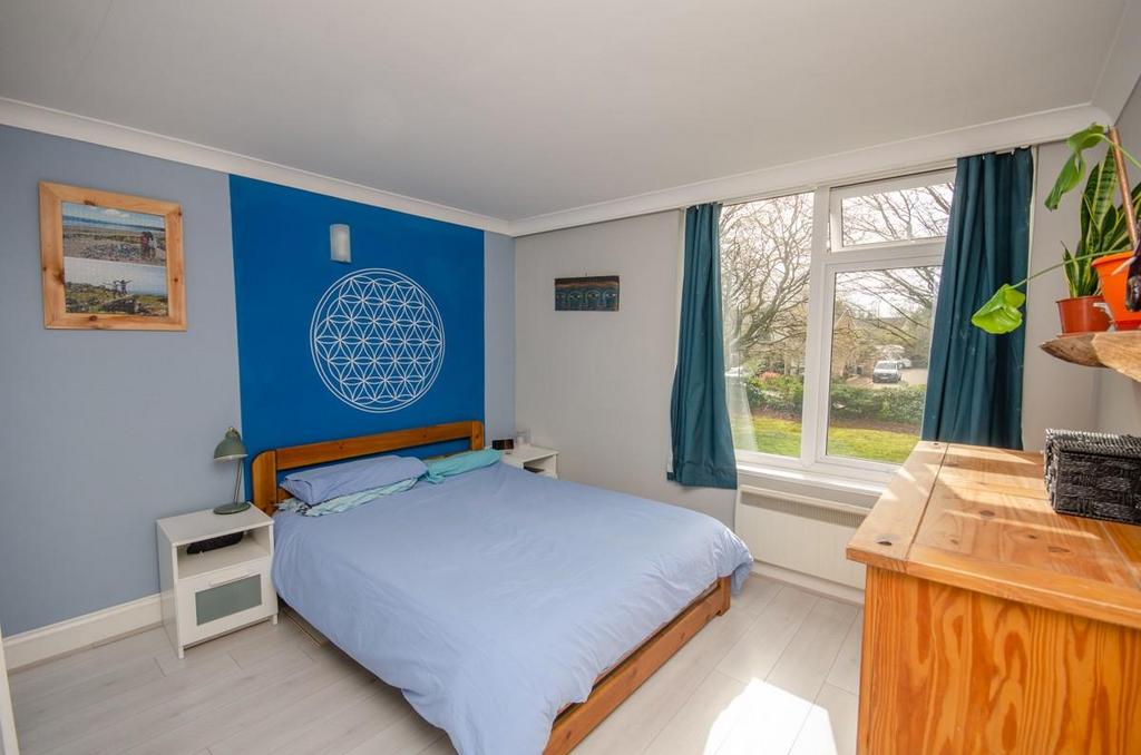Bedroom 1.jpg