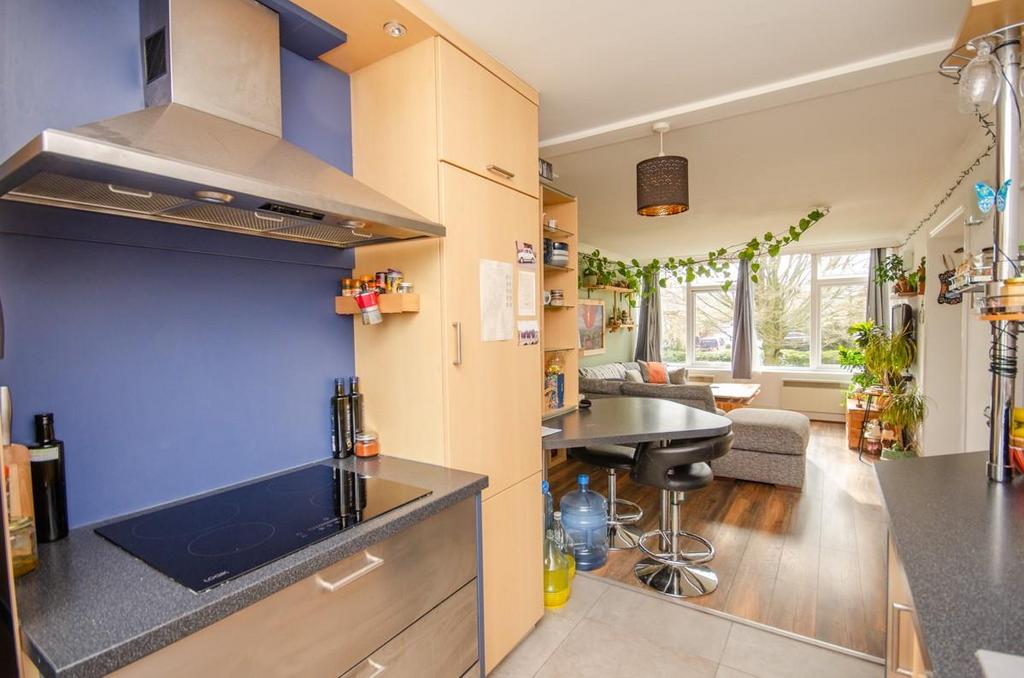 Kitchen pic 2.jpg
