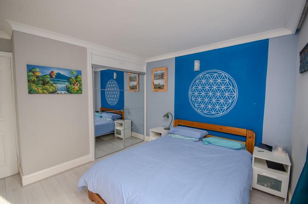 Bedroom 1 pic 2.jpg