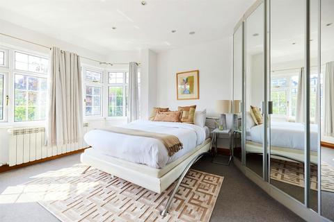 undefined, Weymouth Avenue, London, NW7