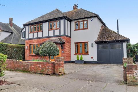 5 bedroom detached house for sale - Daines Way, Thorpe Bay SS1