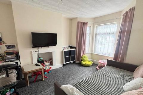 2 bedroom house to rent, Green Lane, Ilford,