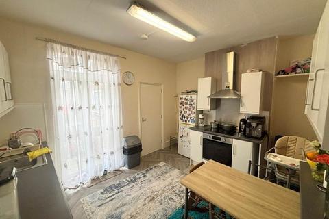 2 bedroom house to rent, Green Lane, Ilford,