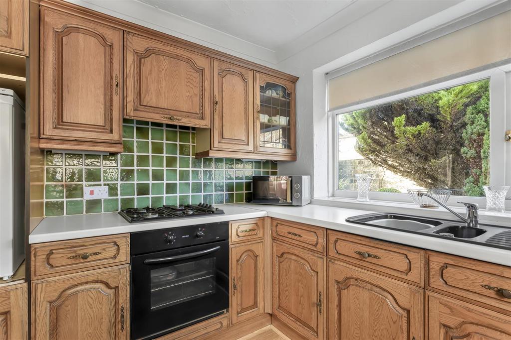 Kitchen 2.jpg