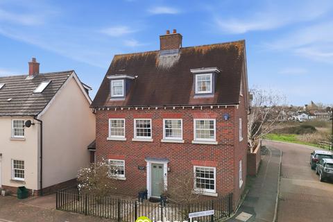 6 bedroom detached house for sale - Merediths Close, Wivenhoe, Colchester, CO7
