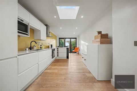 2 bedroom end of terrace house to rent, Burgoyne Road, London