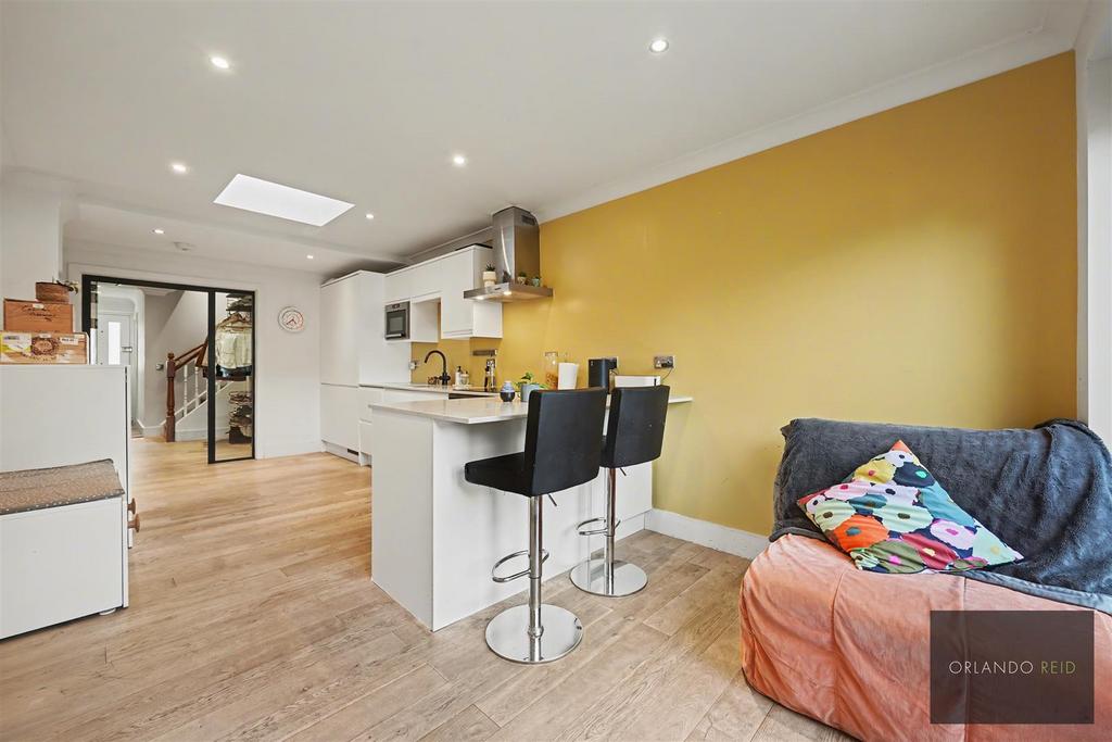 37 A Burgoyne Road SW9 9 QH-5.jpg