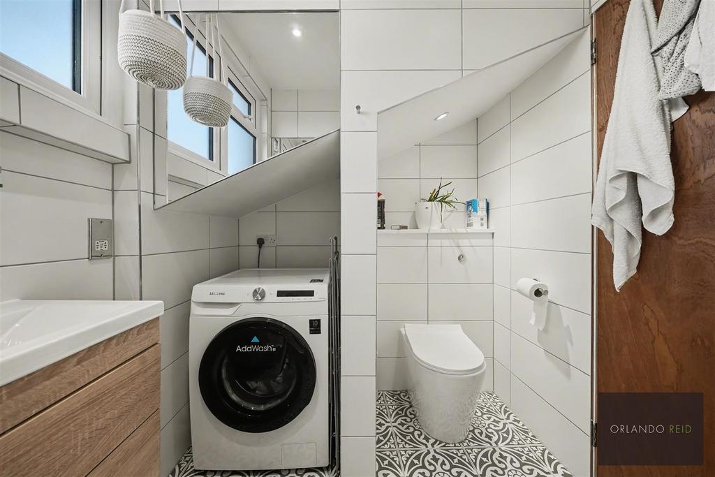 37 A Burgoyne Road SW9 9 QH-4.jpg