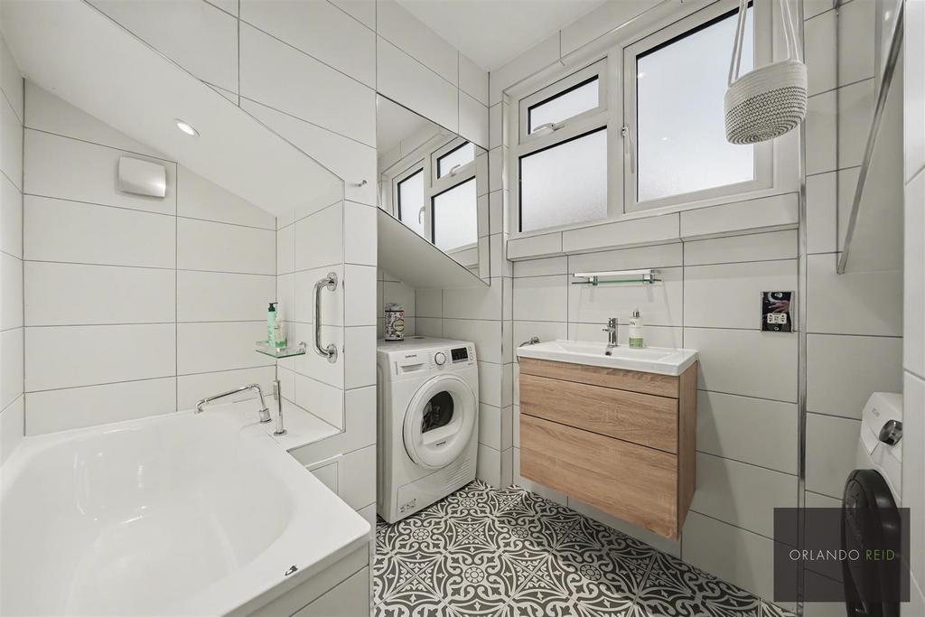 37 A Burgoyne Road SW9 9 QH-18.jpg