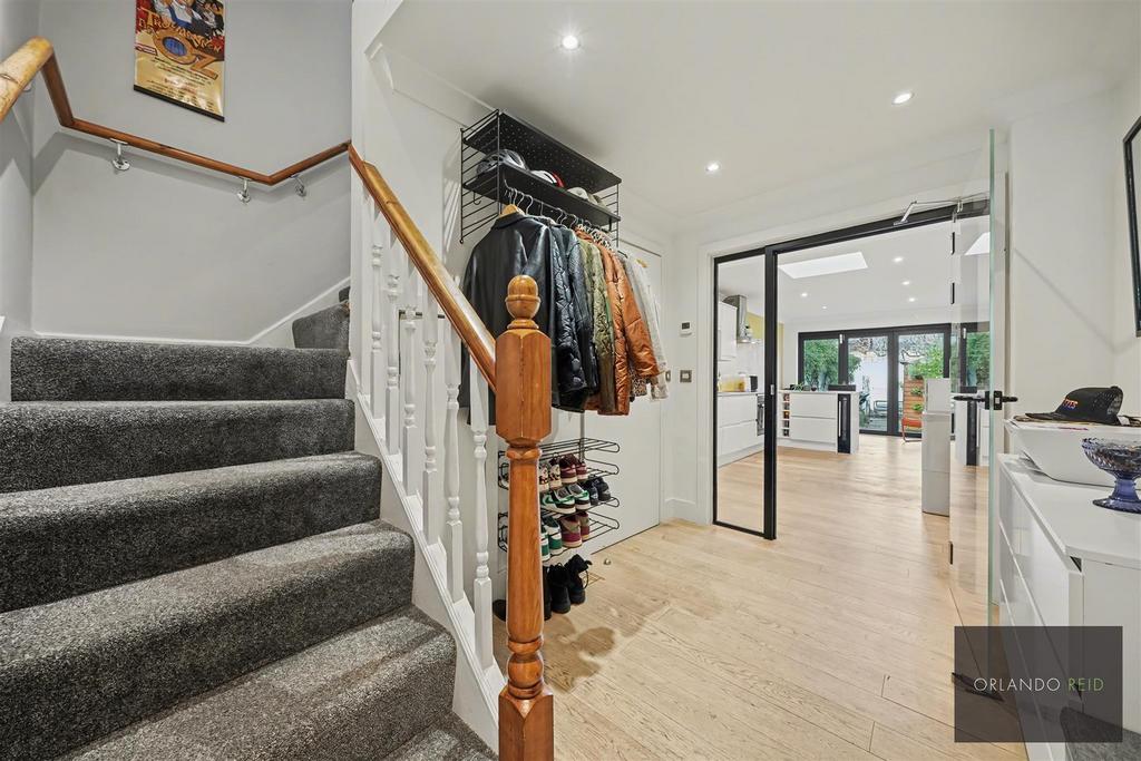 37 A Burgoyne Road SW9 9 QH-7.jpg