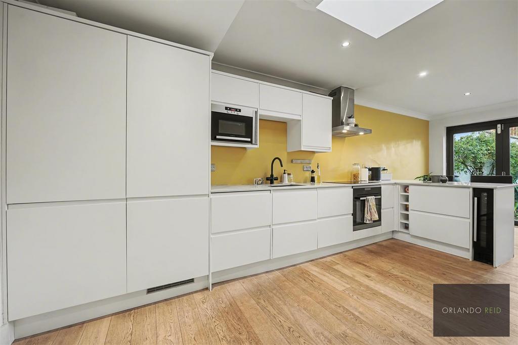 37 A Burgoyne Road SW9 9 QH-17.jpg