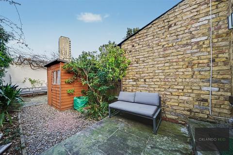 2 bedroom end of terrace house to rent, Burgoyne Road, London